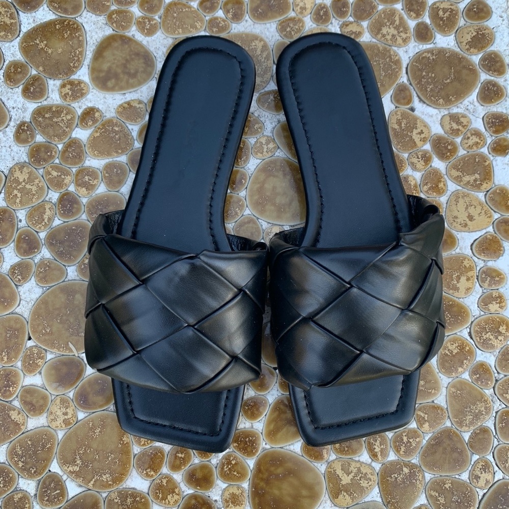 Women Black Faux Leather sandals - Picture 3 of 4